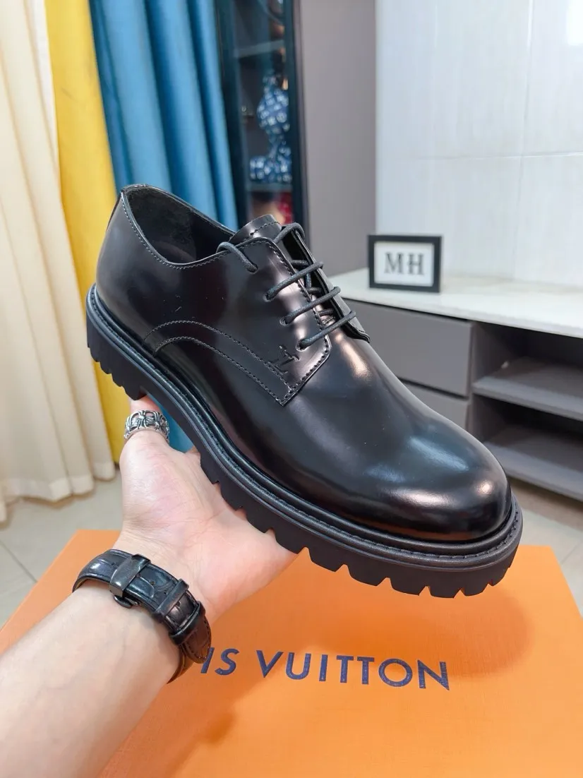 Men's shoes💰 660🌹🌹High version [LV] Louis Vuitton's popular casual leather shoes🎖Fashionable and elegant🎖🎖Material: Original imported open-edge beaded cowhide, washed cowhide leather lining, original open-molded rubber outsole, high-end and classy, ​​elegant quality, instantly transforming into a handsome man when you step on the foot❤❤Standard\nNumber of sizes: 39-44, 38, 45 customized